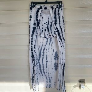 True Rock White and Black Long Skirt with Shorts Size L